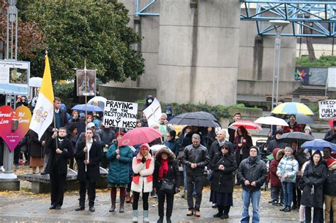 Crowd prays for return to worship at spontaneous cathedral gathering - BC Catholic - Multimedia ...