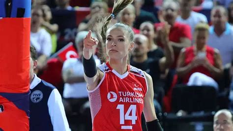 Milli voleybolcu Eda Erdem'in ismi Fethiye'de bir sokağa verildi