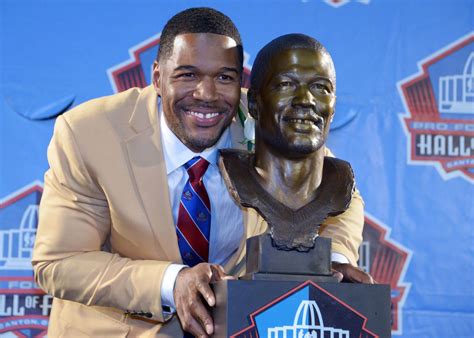 Michael Strahan's Hall of Fame bust has his famous tooth gap - SBNation.com