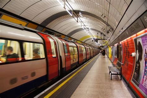 How to Do the London Underground With Luggage