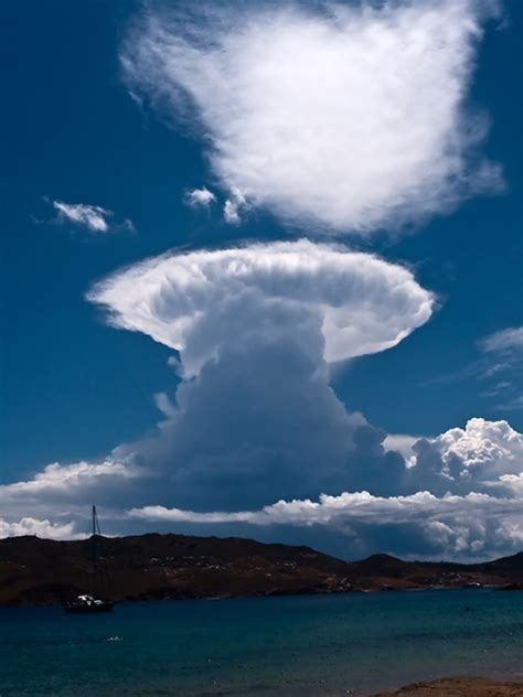 Top 10 Unusual but Fascinating Cloud Formations ~ Views Park