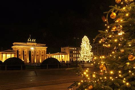 GERMANY (Mc., 11 DIC 2013) ||||| BERLIN - Christmas Lights Displays ...