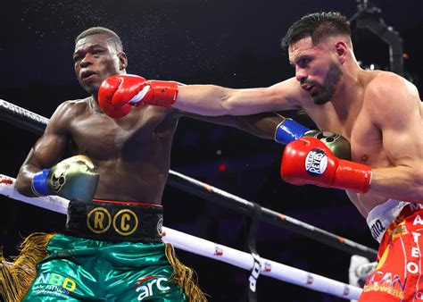 Jose Ramirez knocks out Richard Commey with nasty body shot