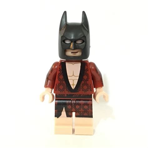 LEGO Set fig-001508 Batman, Dark Red Robe (CMF) | Rebrickable - Build ...