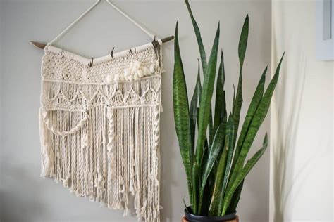 LEARN THREE BASIC MACRAME KNOTS TO CREATE YOUR WALL HANGING