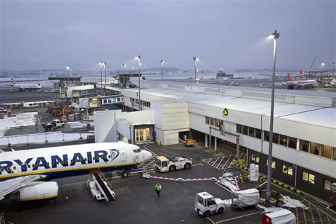 Glasgow Airport, UK - Midstream Lighting