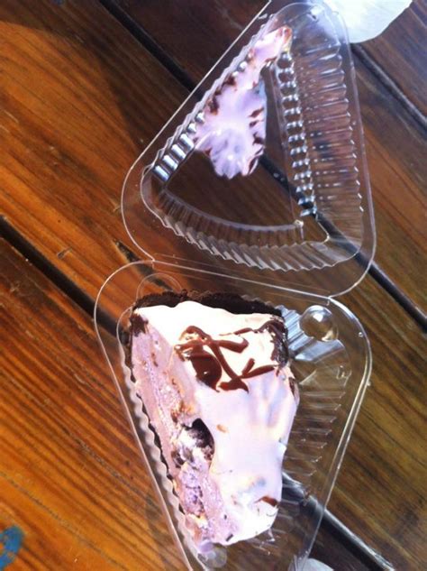 Black Raspberry Fudge Ice Cream Pie | lifeispie