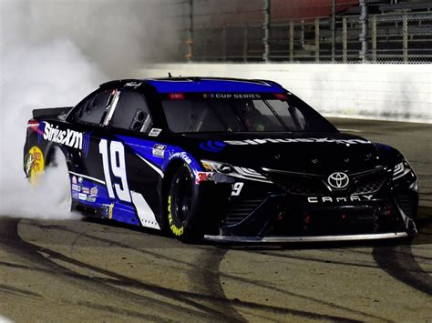 Martin Truex, Jr. wins under the lights at Martinsville | AccessWDUN.com