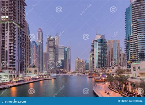 Modern Skyline and Sidewalk Around Dubai Marina Waterfront Editorial ...