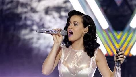 Chatter Busy: Katy Perry Sings Acoustic Version Of "Roar" At 2014 ...