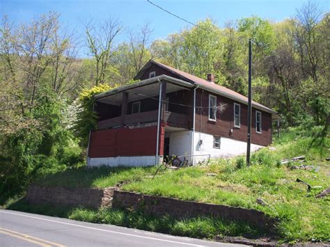 Hinton, WV Real Estate - Hinton Homes for Sale | realtor.com®