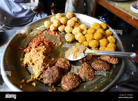 street food in Dhaka, Bangladesh Stock Photo - Alamy