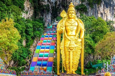 The Ultimate Guide to Visiting the Batu Caves in Kuala Lumpur (2022)