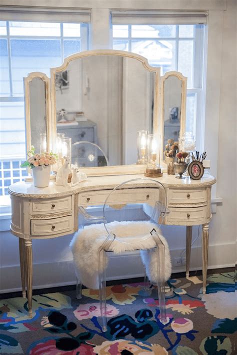 Antique Vanity With Mirror