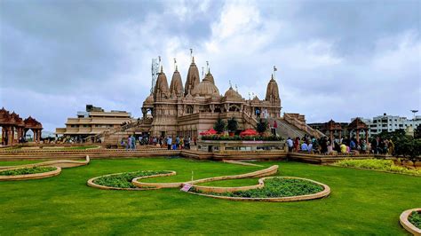 Top 50 Beautiful Tourist Places to Visit in India