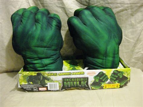 NIB Marvel Incredible Hulk Smash Hands with Electronic Smashing Sounds ...