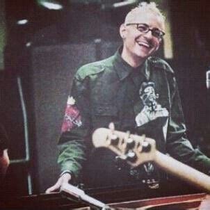 During the making of Numb video. | Linkin park, Chester bennington ...