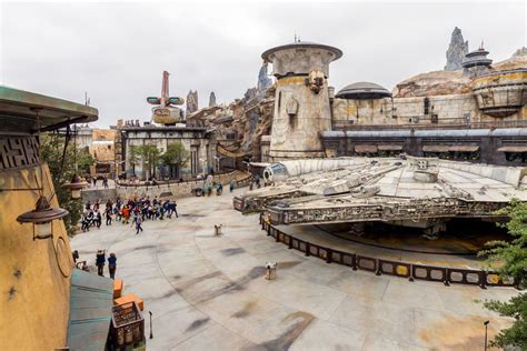 Star Wars Galaxy's Edge at Disneyland - What to Know