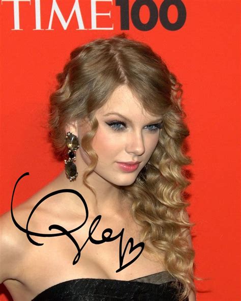 Beautiful Taylor Swift Autograph Reprint RP: Glossy 8x10 Photo [8.5x11 ...