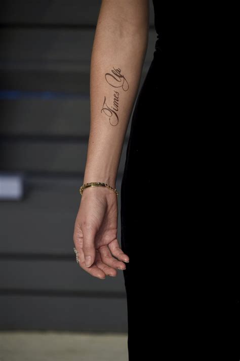 Tetovaža, ki je zaradi slovnične napake dvignila ogromno prahu | 24ur.com