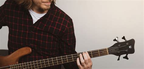 Online Bass Guitar Lessons | Yousician