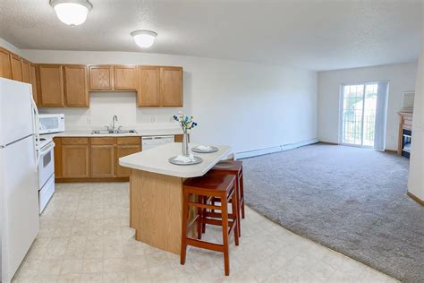 Sterling Heights Apartment Community - 2010 27th St SE | Saint Cloud, MN Apartments for Rent | Rent.