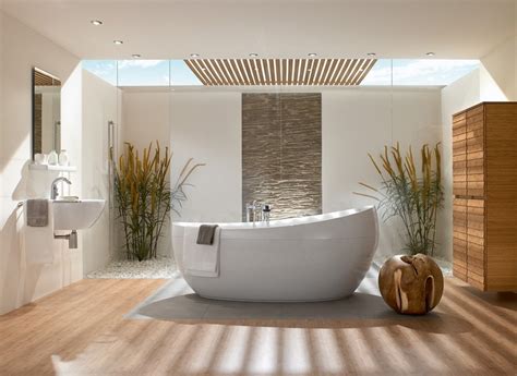 10 Luxury Bathrooms with Skylights