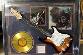 51: Jimi Hendrix autographed guitar : Lot 51