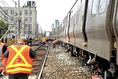 13 injured after train derails in New York - Mehr News Agency