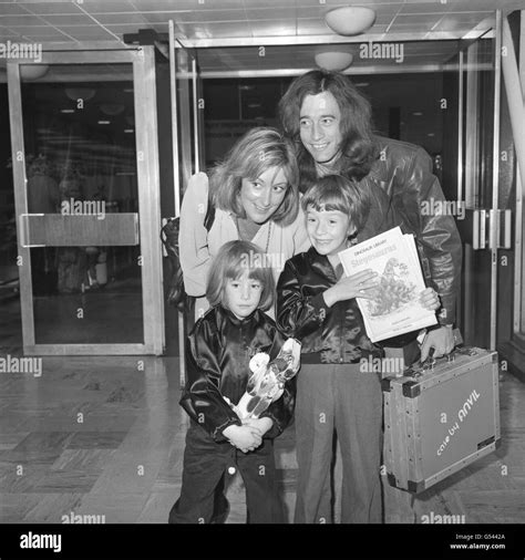 Robin gibb and family Black and White Stock Photos & Images - Alamy