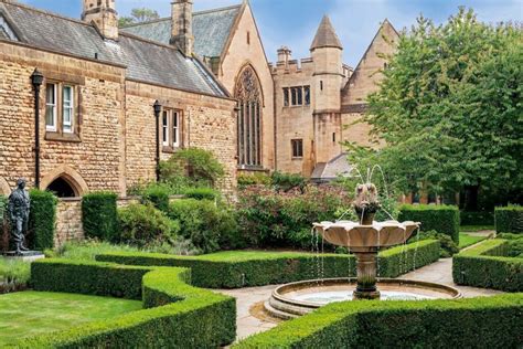 Oxford College Gardens - Book Review - The Oxford Magazine