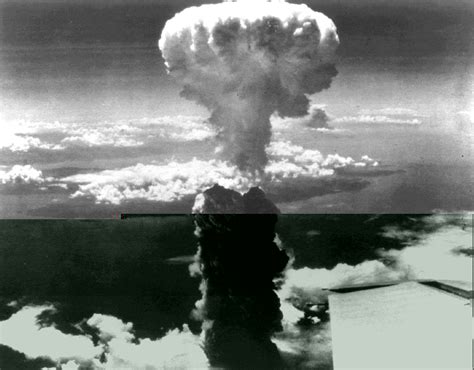 [Photo] Mushroom cloud over Nagasaki, Japan, 9 Aug 1945, photo 8 of 9 | World War II Database