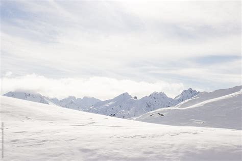 «Snowy Mountains In Winter» del colaborador de Stocksy «Michela Ravasio ...