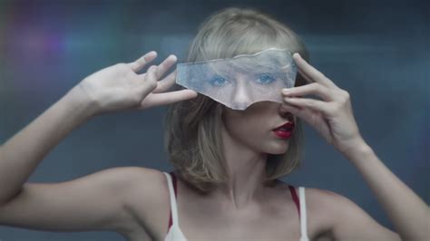 Taylor Swift Shows Some “Style!” [VIDEO] – Celebrific