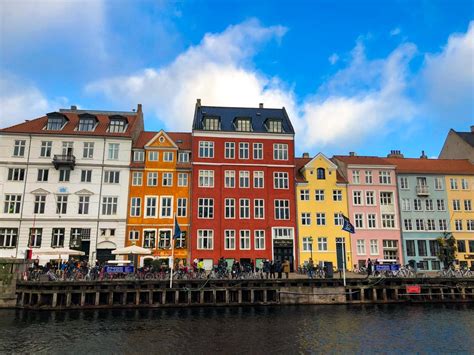 Counting the colours of Nyhavn - Marshmallow Travels