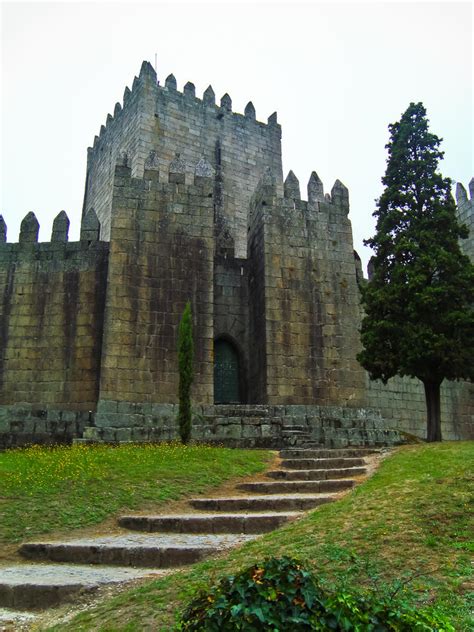 Guimaraes Castle by Sonia-Rebelo on DeviantArt