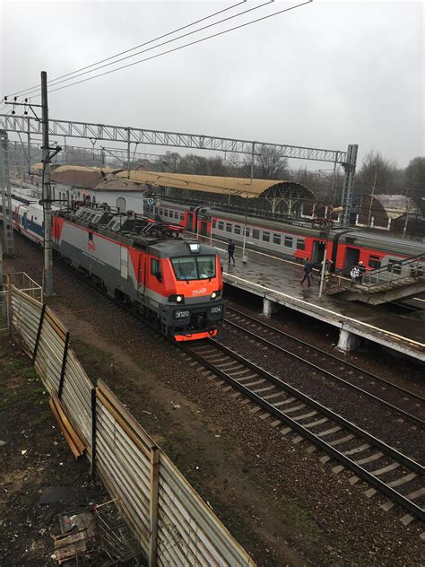 Express passenger train from Nizhny Novgorod to Moscow. Catched in Moscow suburbs : r/TrainPorn