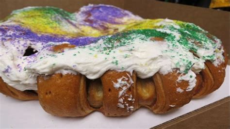 Overnight King Cake Delivery - kahnaidesigns