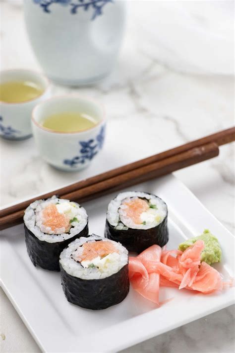 Philadelphia Roll | Recipe | Salmon recipes, Smoked salmon recipes, Sushi recipes homemade