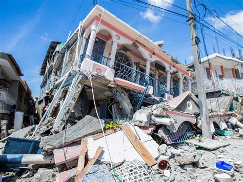 More than 300 dead after magnitude 7.2 earthquake strikes Haiti ...