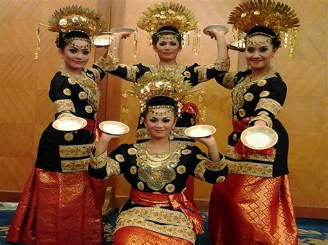 Tarian Tradisional Sumatera Barat – Meteor