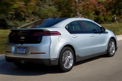 2013 Chevrolet Volt Pictures - 105 Photos | Edmunds