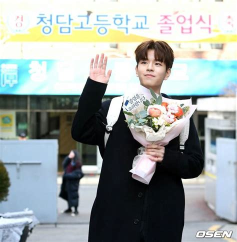 Seungmin's Graduation Day at Cheongdam High School