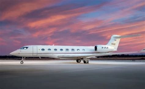 Jeff Bezos Private Jet: The Gulfstream - Urban Splatter