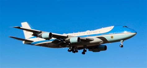 Air Force 1 Landing in Milwaukee! : r/Planespotting