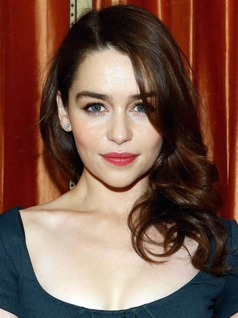 Emilia Clarke: A Stunning Contrast of Skin and Hair