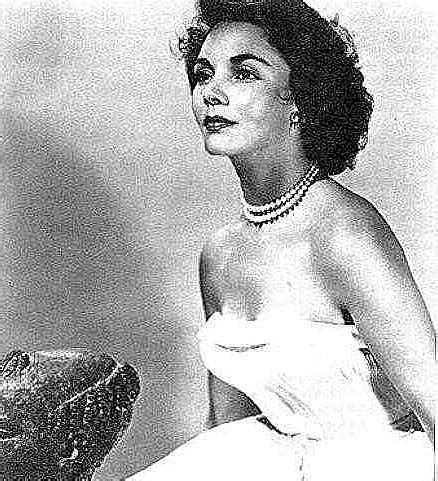 Jennifer Jones | Biography (1919-2009) | Gallery