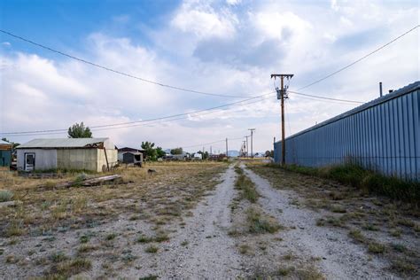 Exploring Jeffrey City, Wyoming – a semi-ghost town – But First, Gift Shop