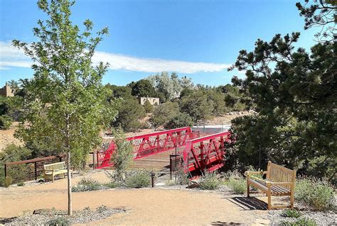 The Mathematical Tourist: Warren Truss Bridge