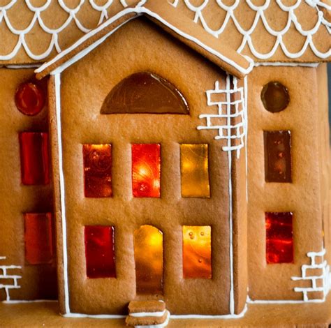 Gingerbread House Tips - 15 Tricks for Making Gingerbread Houses